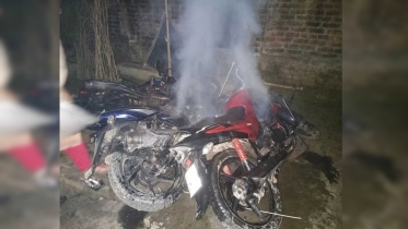 গাইবান্ধায় স্বতন্ত্র প্রার্থীর কর্মীদের ওপর হামলা, ৪টি মোটরসাইকেলে অগ্নিসংযোগ গাইবান্ধায় স্বতন্ত্র প্রার্থীর কর্মীদের ওপর হামলা, ৪টি মোটরসাইকেলে অগ্নিসংযোগ